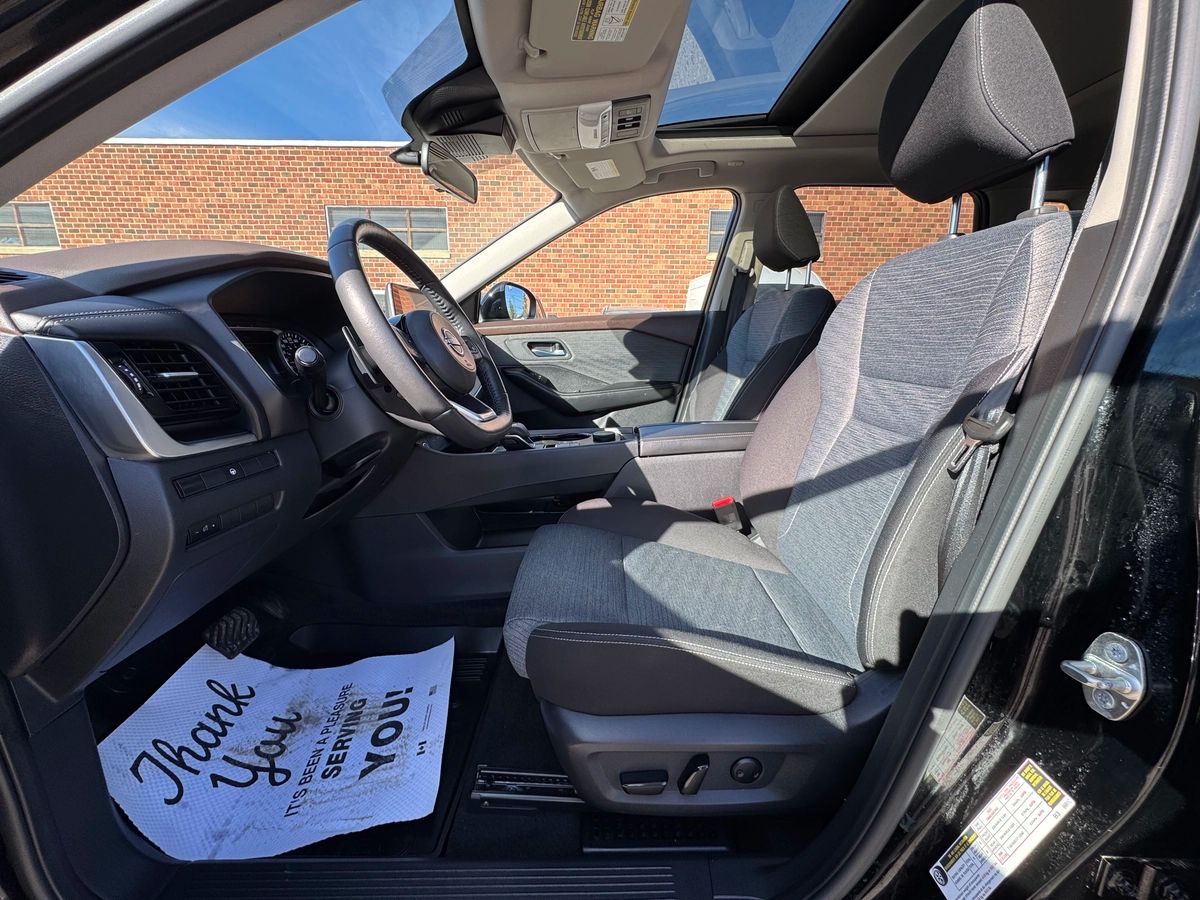 2022 Nissan Rogue - Image 9