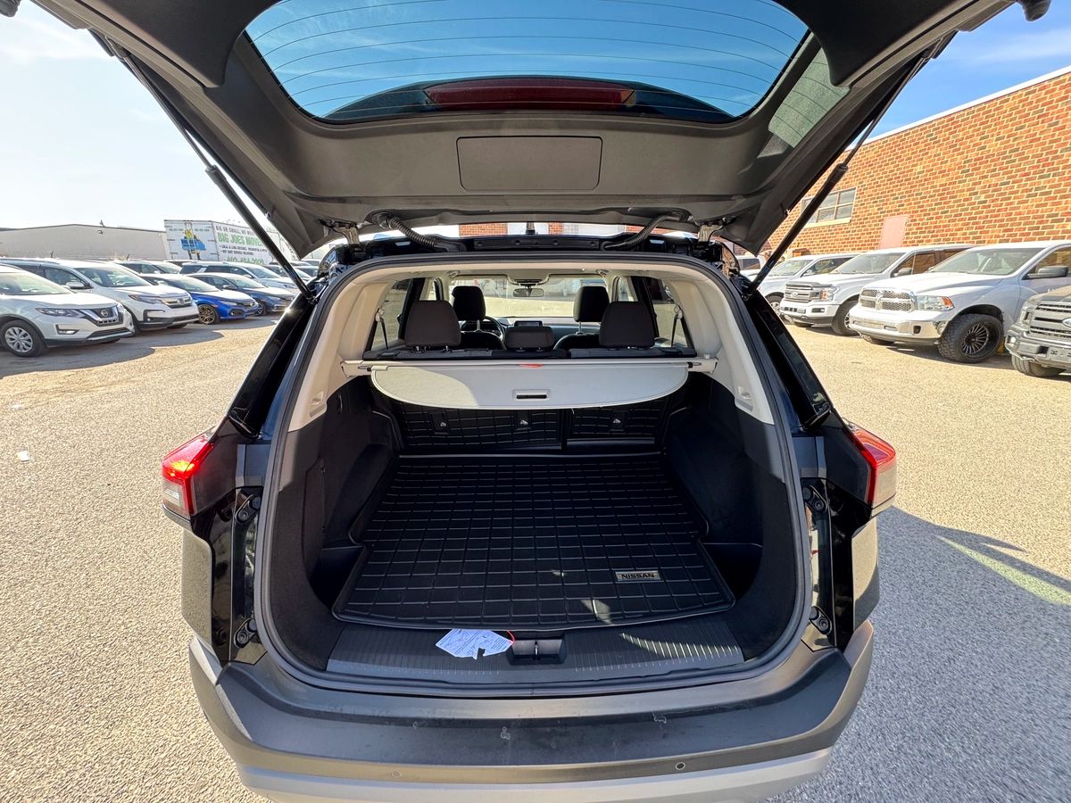 2022 Nissan Rogue - Image 16