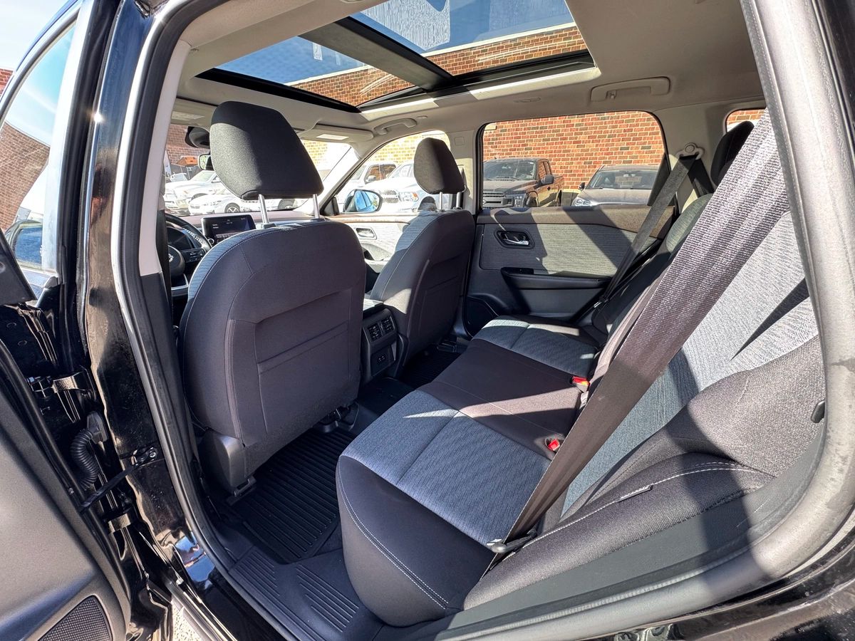 2022 Nissan Rogue - Image 11