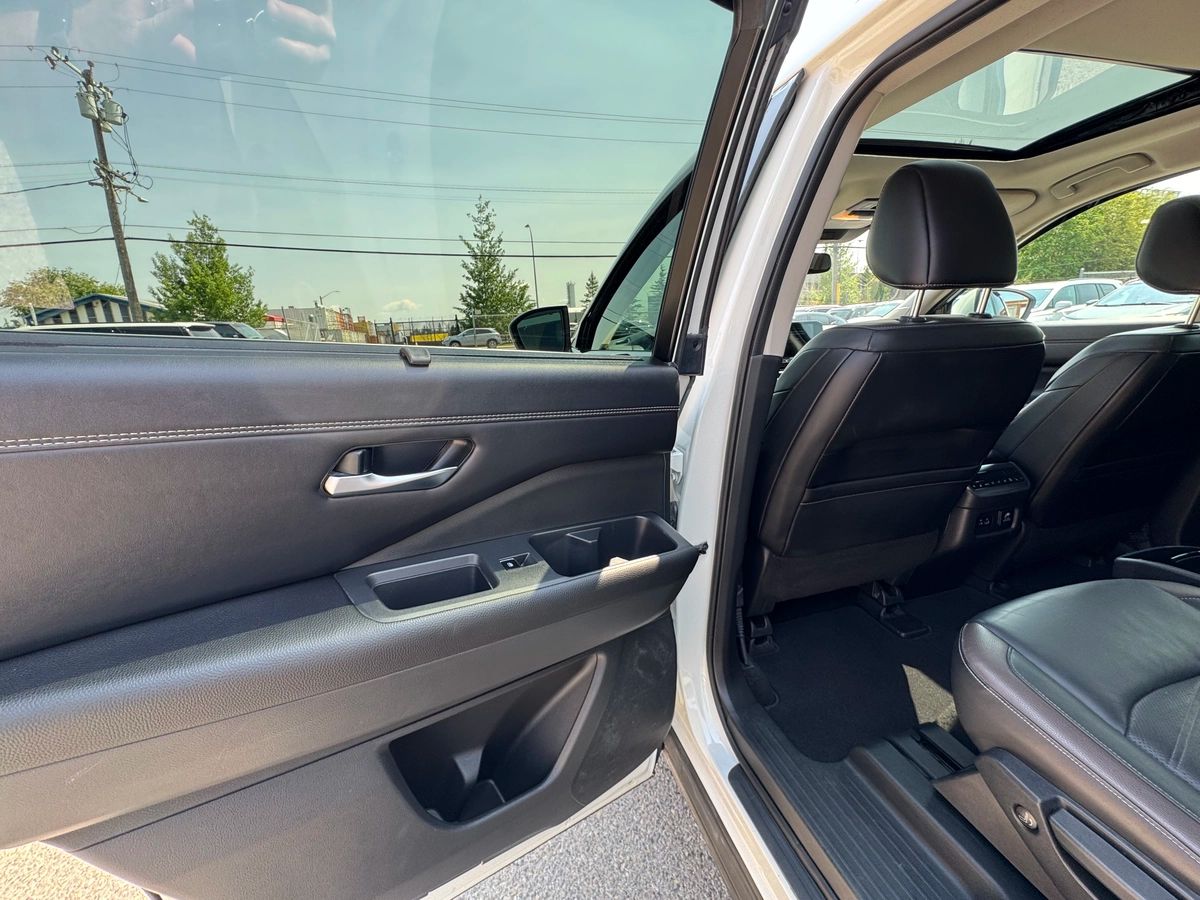 2022 Nissan Pathfinder - Image 16