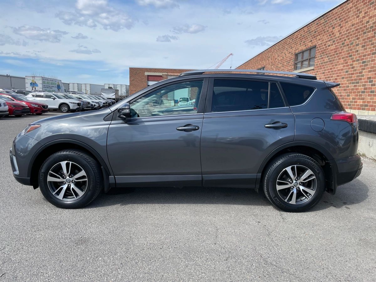 2018 Toyota RAV4 - Image 8