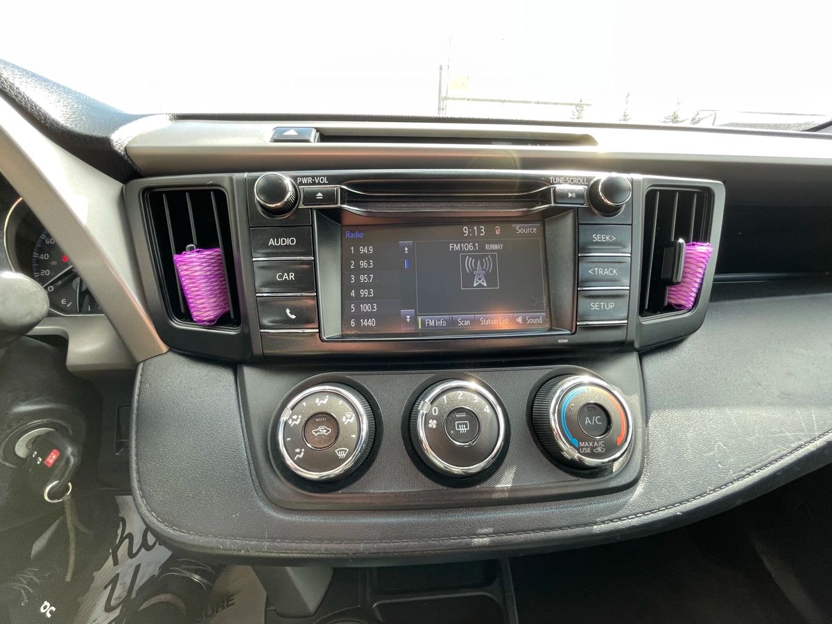 2018 Toyota RAV4 - Image 27