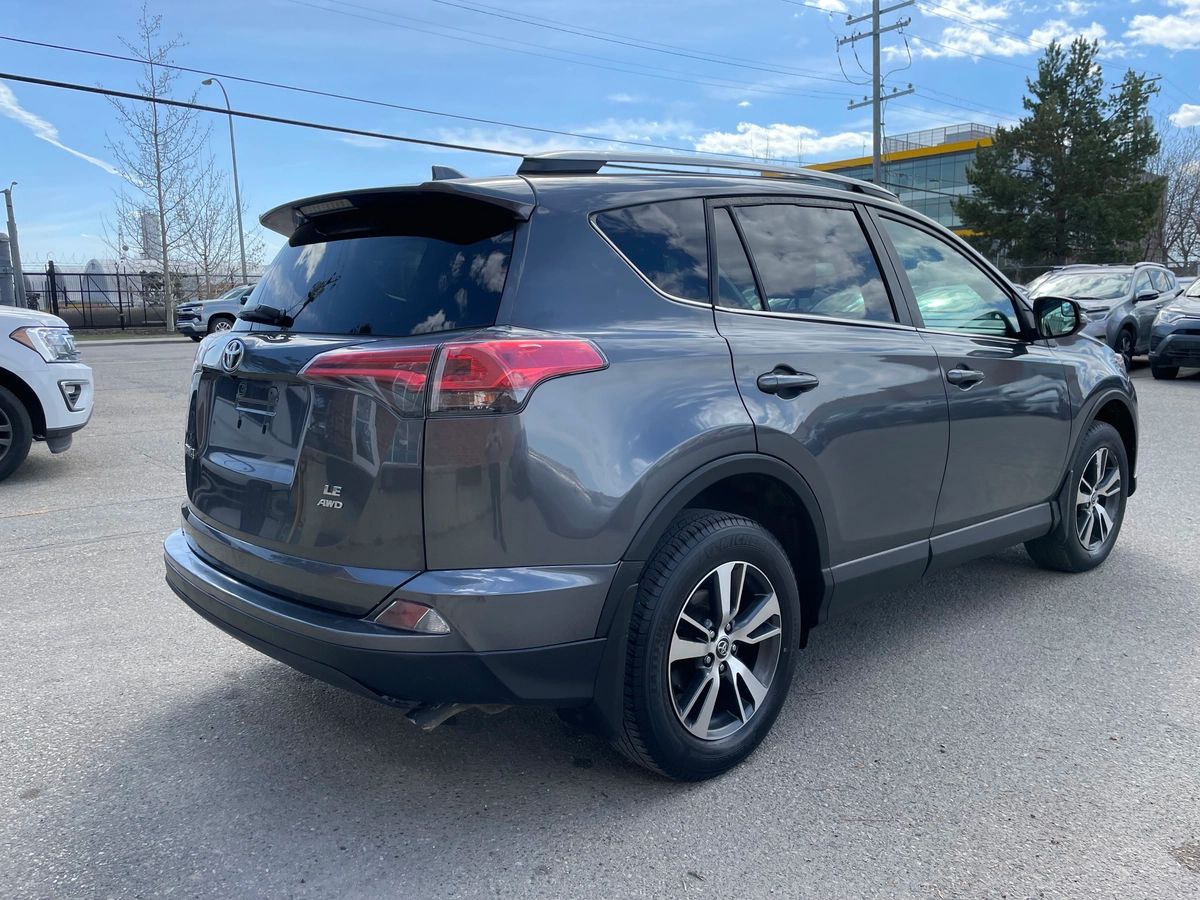 2018 Toyota RAV4 - Image 5