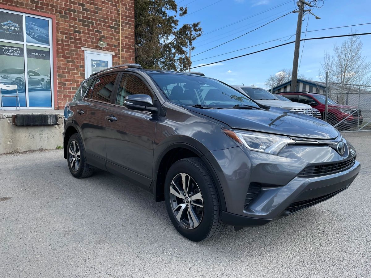 2018 Toyota RAV4 - Image 3