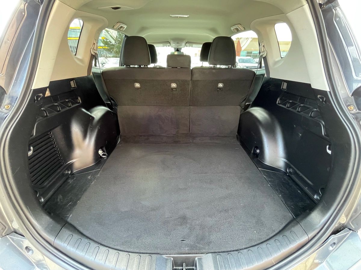 2018 Toyota RAV4 - Image 17
