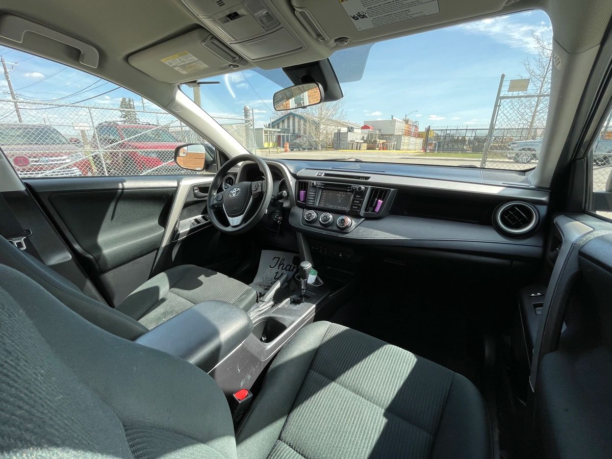 2018 Toyota RAV4 - Image 24