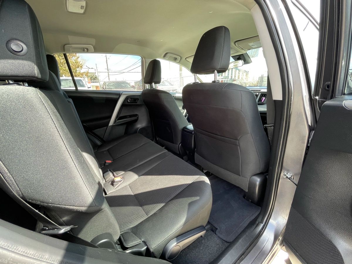 2018 Toyota RAV4 - Image 23