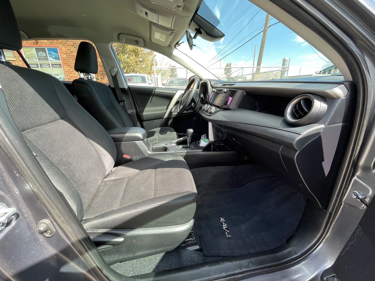 2018 Toyota RAV4 - Image 20