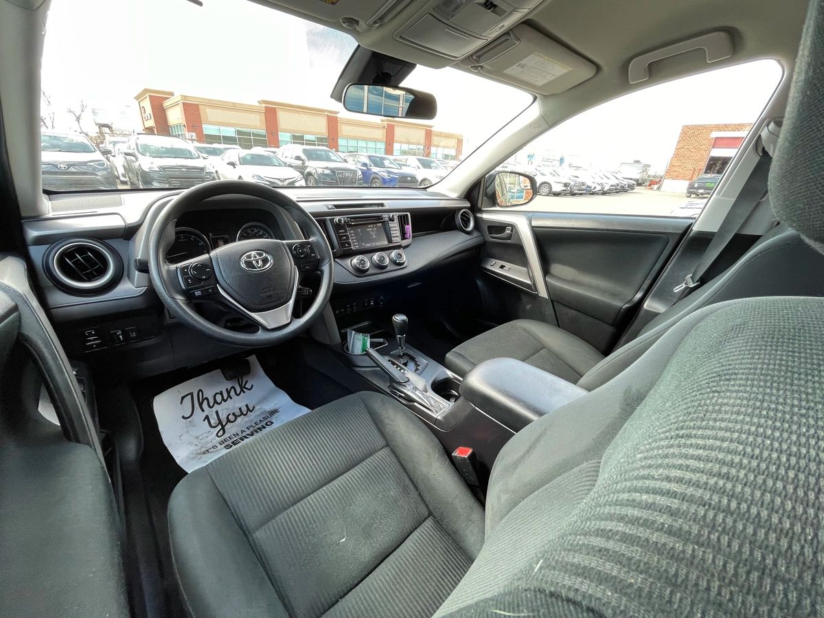 2018 Toyota RAV4 - Image 16