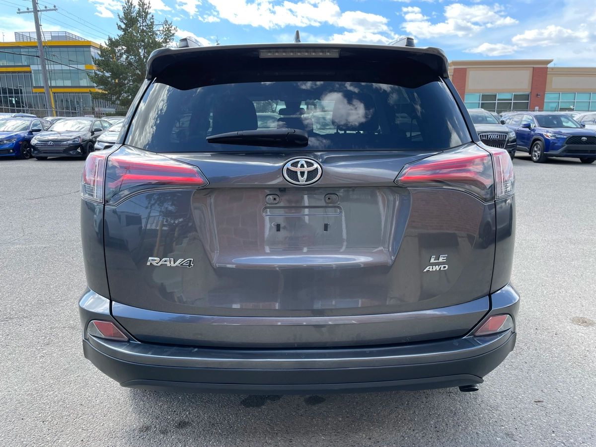 2018 Toyota RAV4 - Image 6