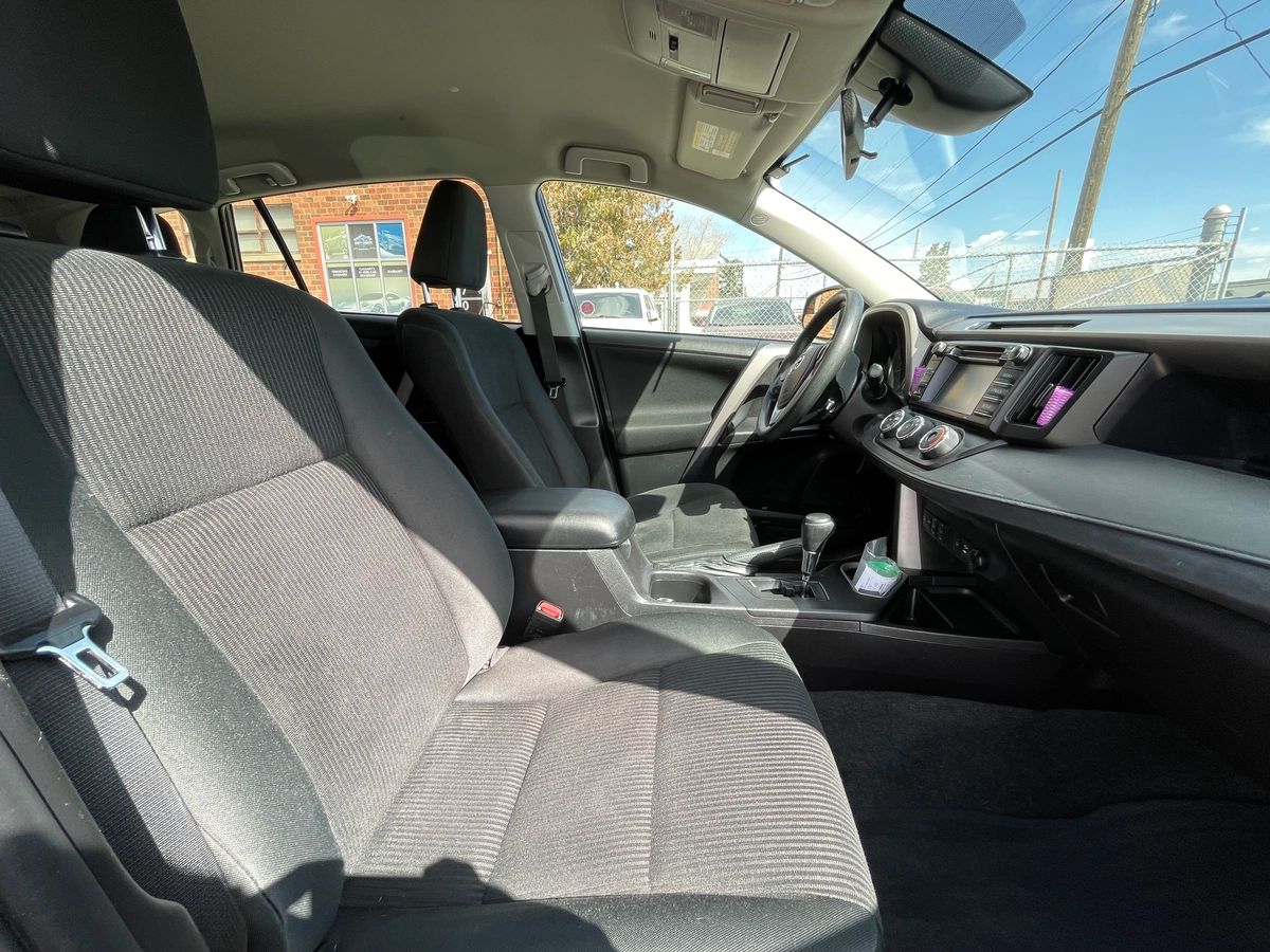 2018 Toyota RAV4 - Image 21