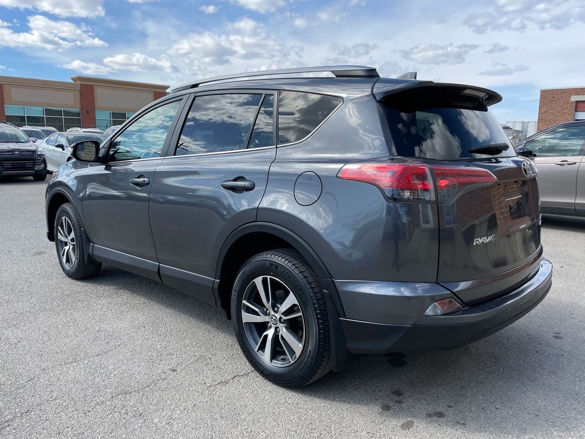 2018 Toyota RAV4 - Image 7