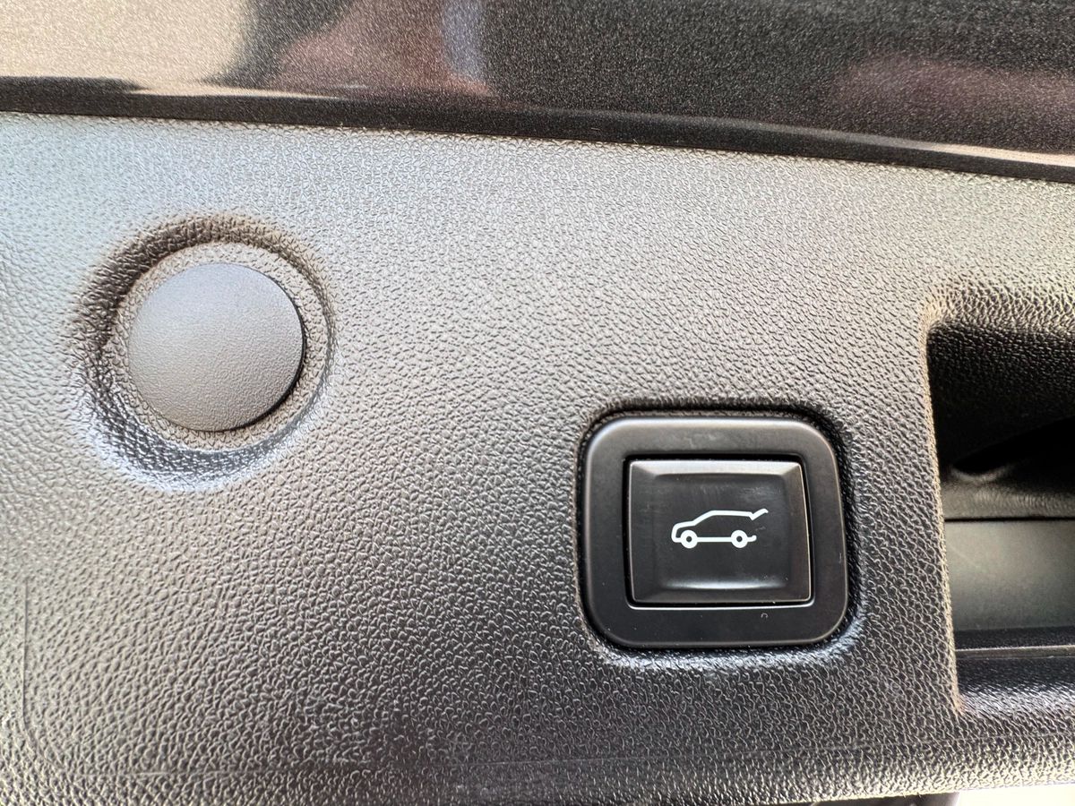 2020 Chevrolet Equinox - Image 18