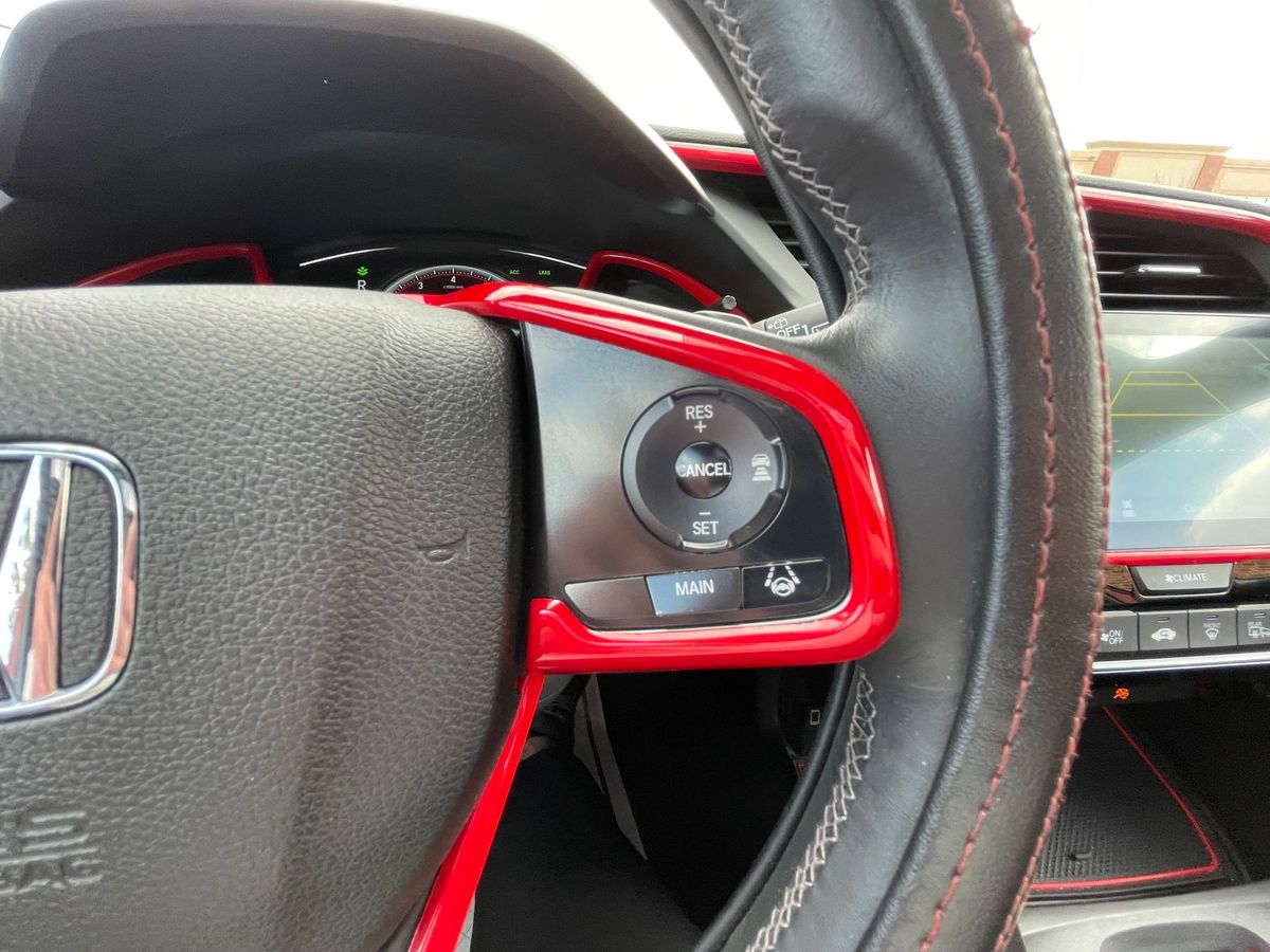 2018 Honda Civic Hatchback - Image 31