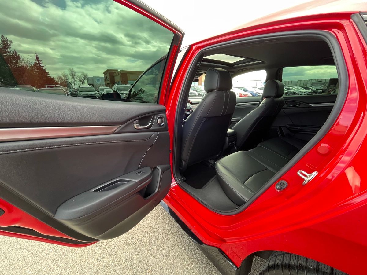 2018 Honda Civic Hatchback - Image 16