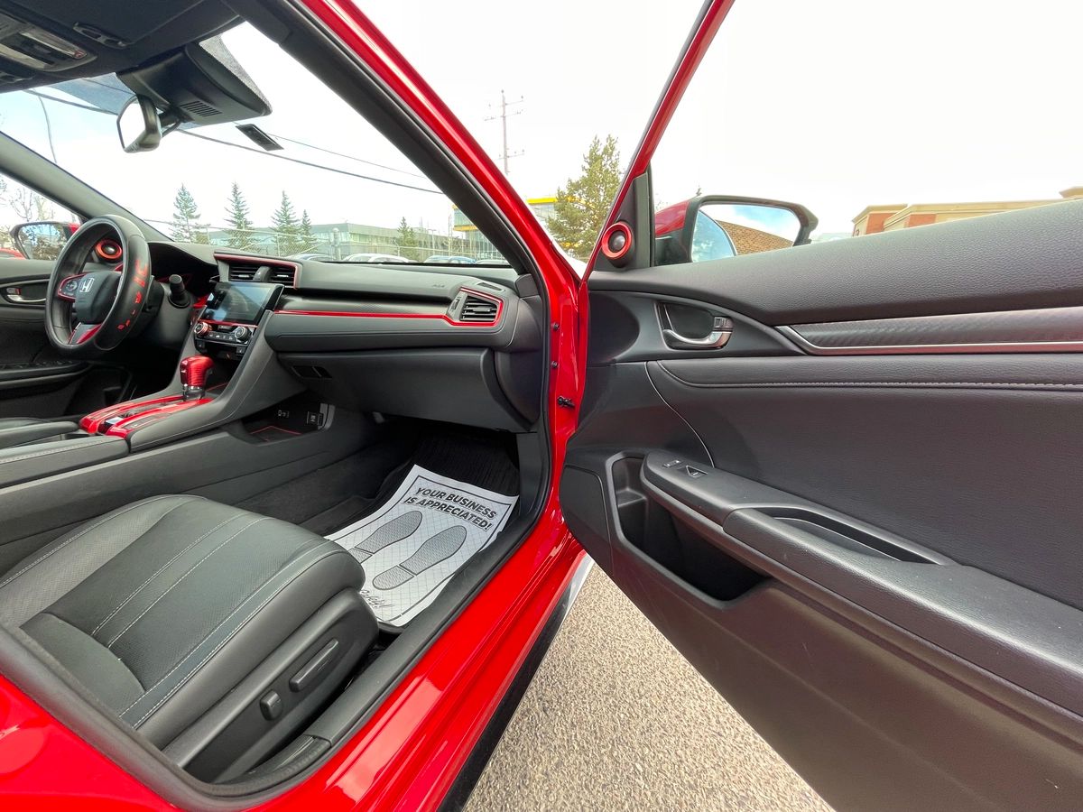 2018 Honda Civic Hatchback - Image 23