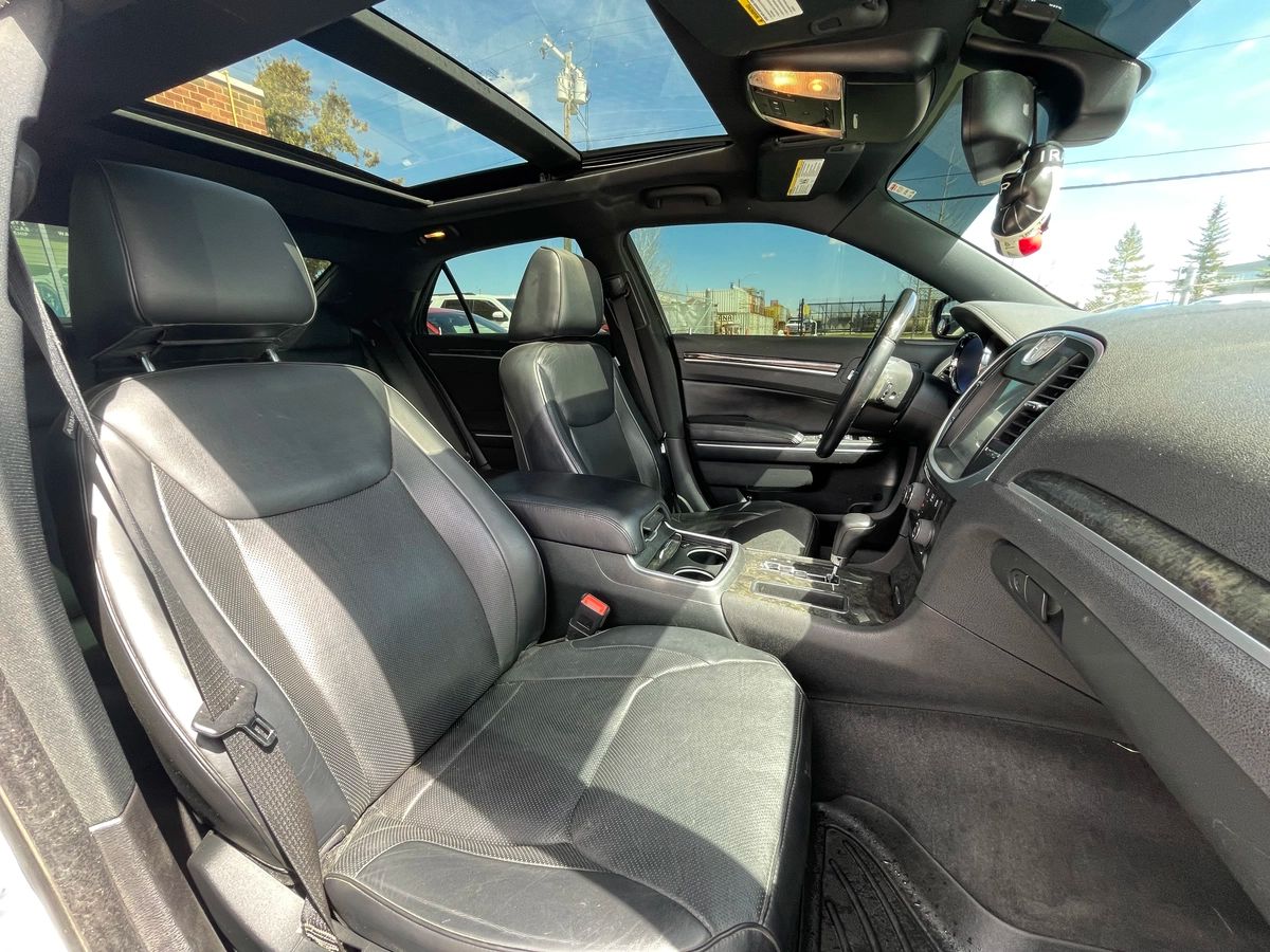 2012 Chrysler 300 - Image 10