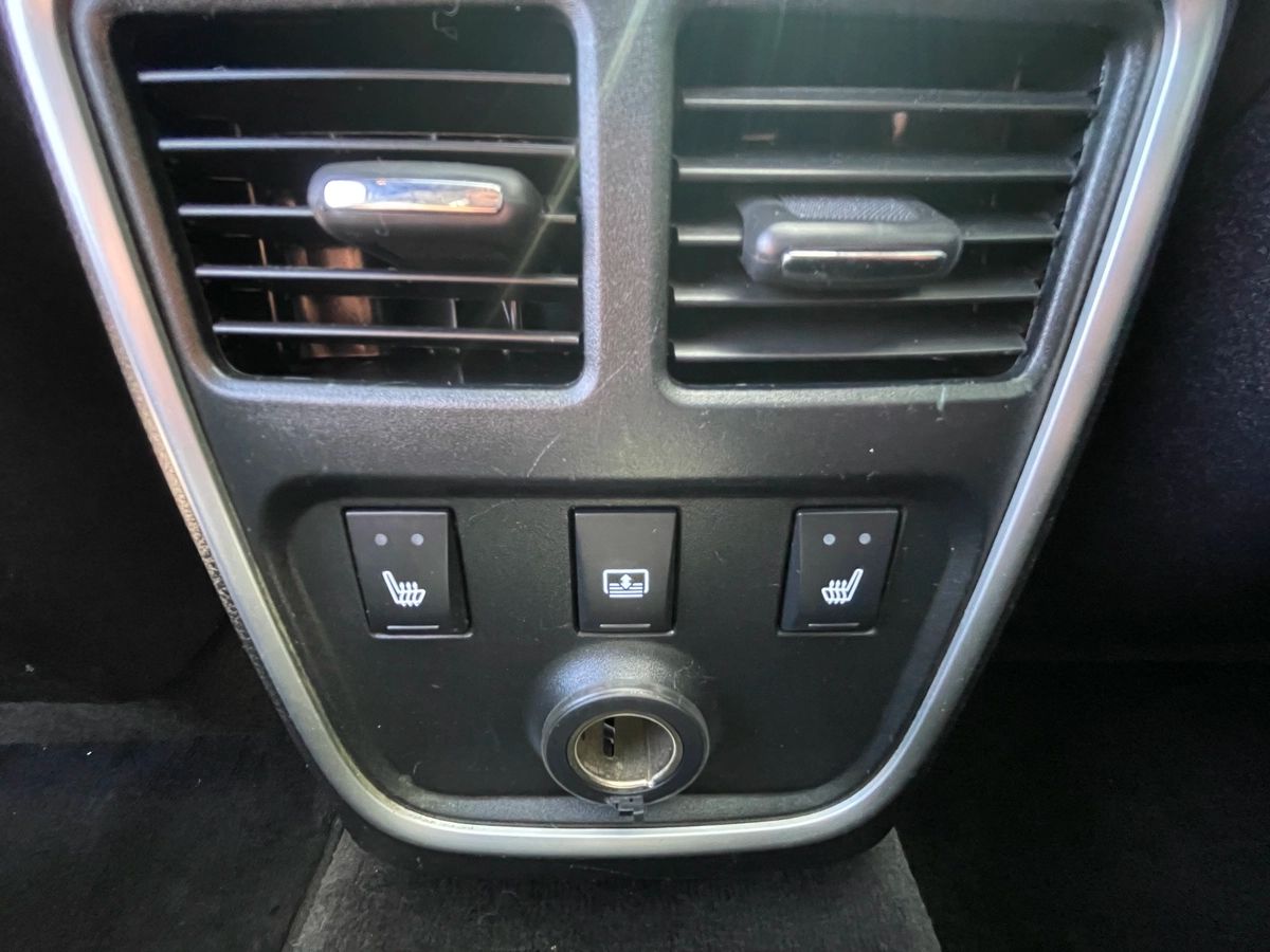 2012 Chrysler 300 - Image 23