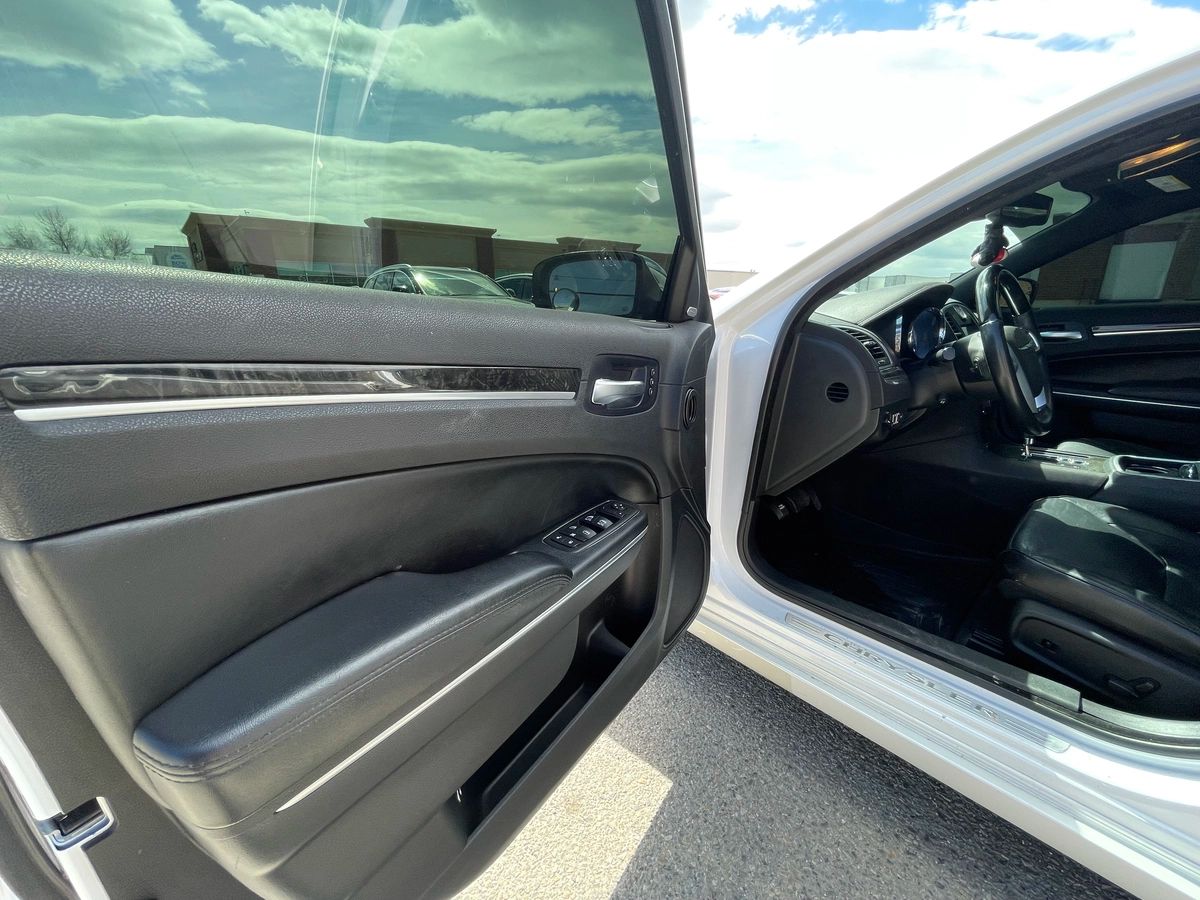 2012 Chrysler 300 - Image 16