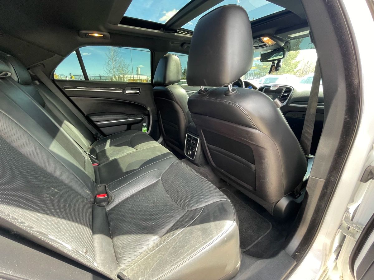 2012 Chrysler 300 - Image 25