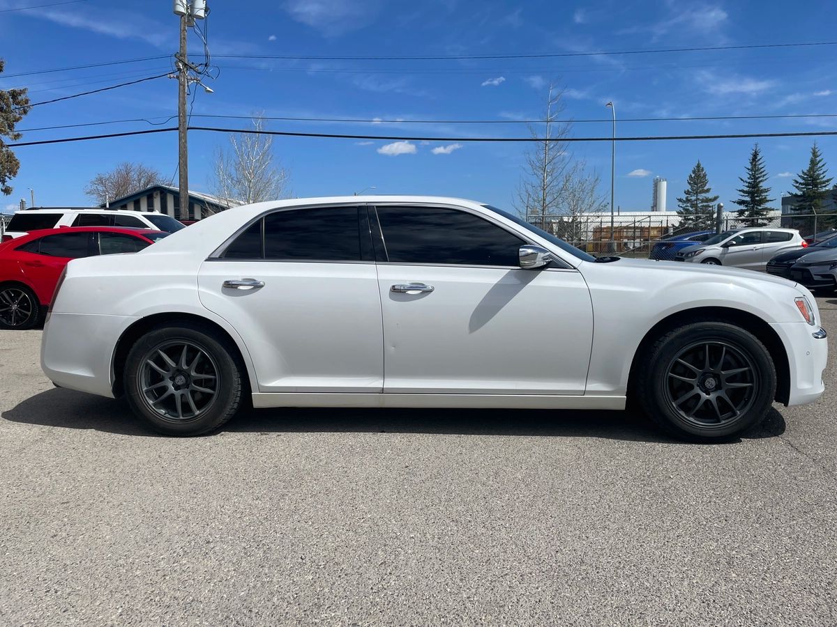 2012 Chrysler 300 - Image 4