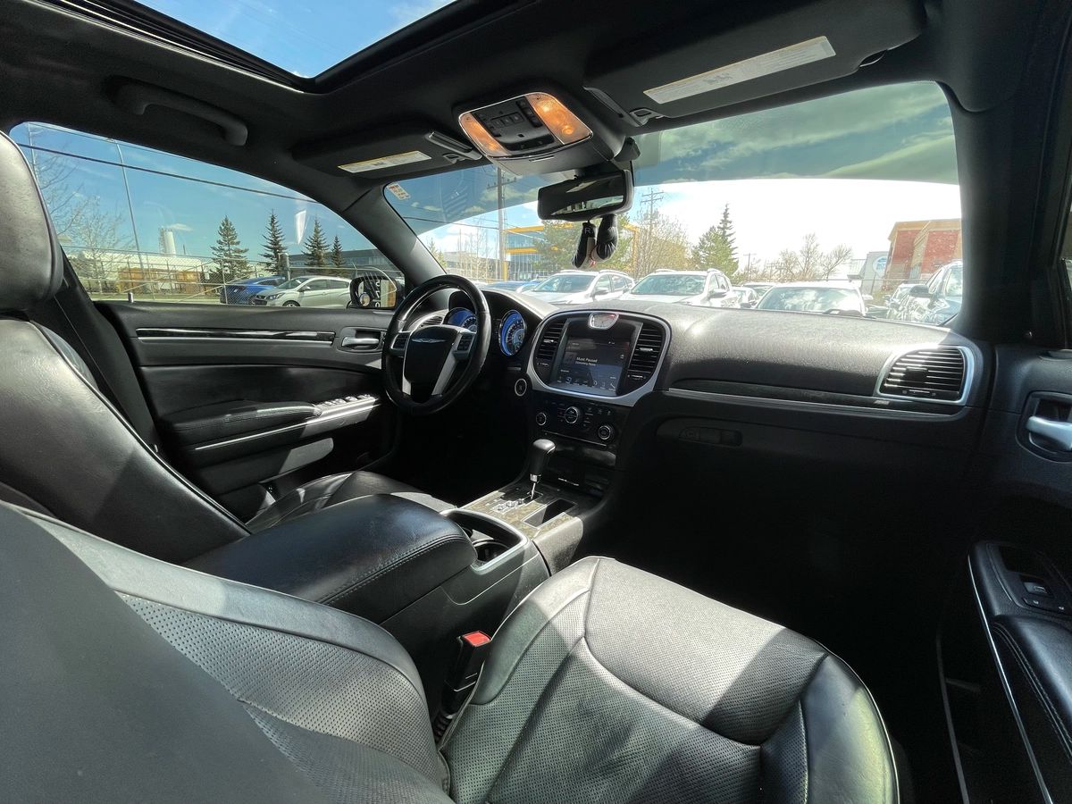 2012 Chrysler 300 - Image 26