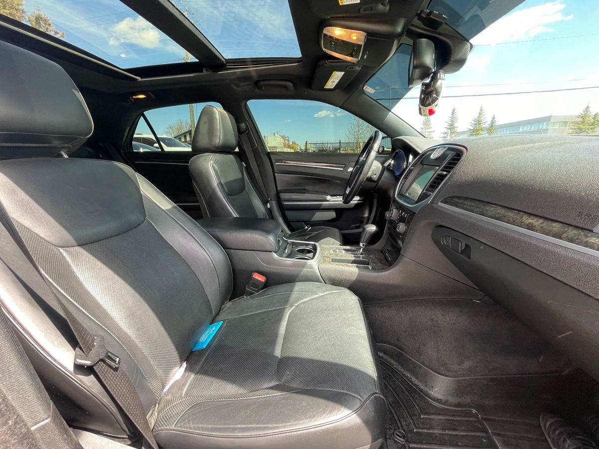 2012 Chrysler 300 - Image 9