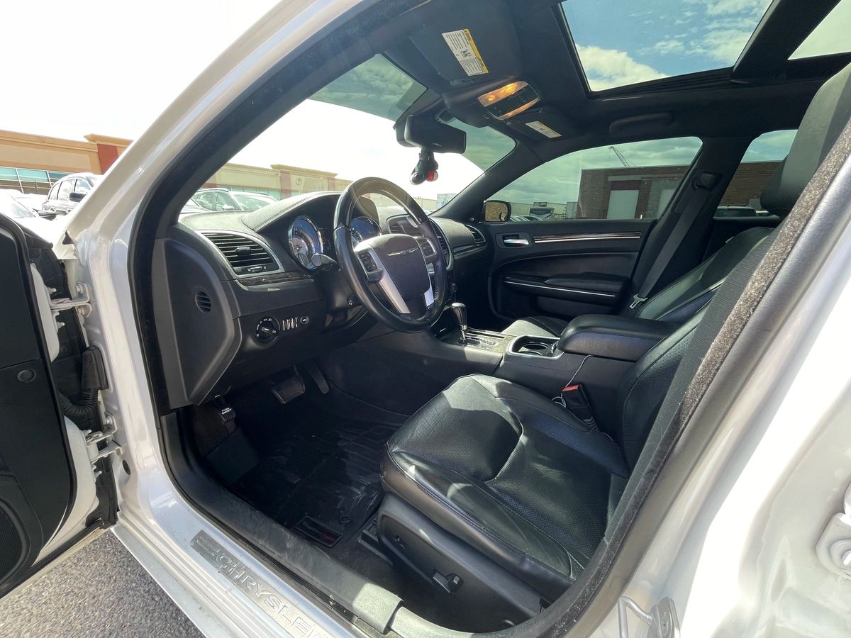 2012 Chrysler 300 - Image 15