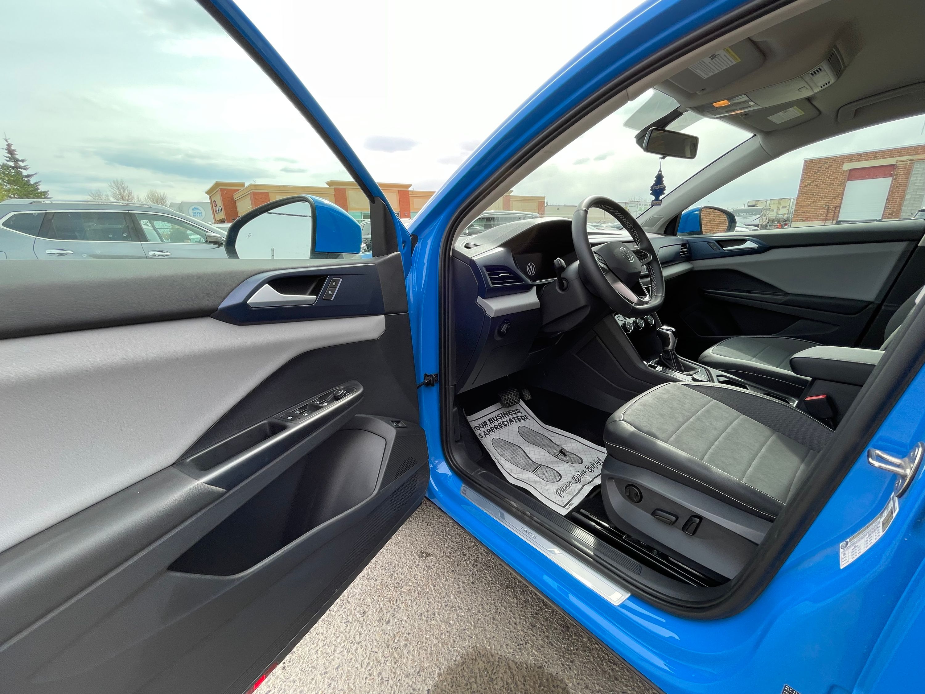 2022 Volkswagen Taos - Image 12