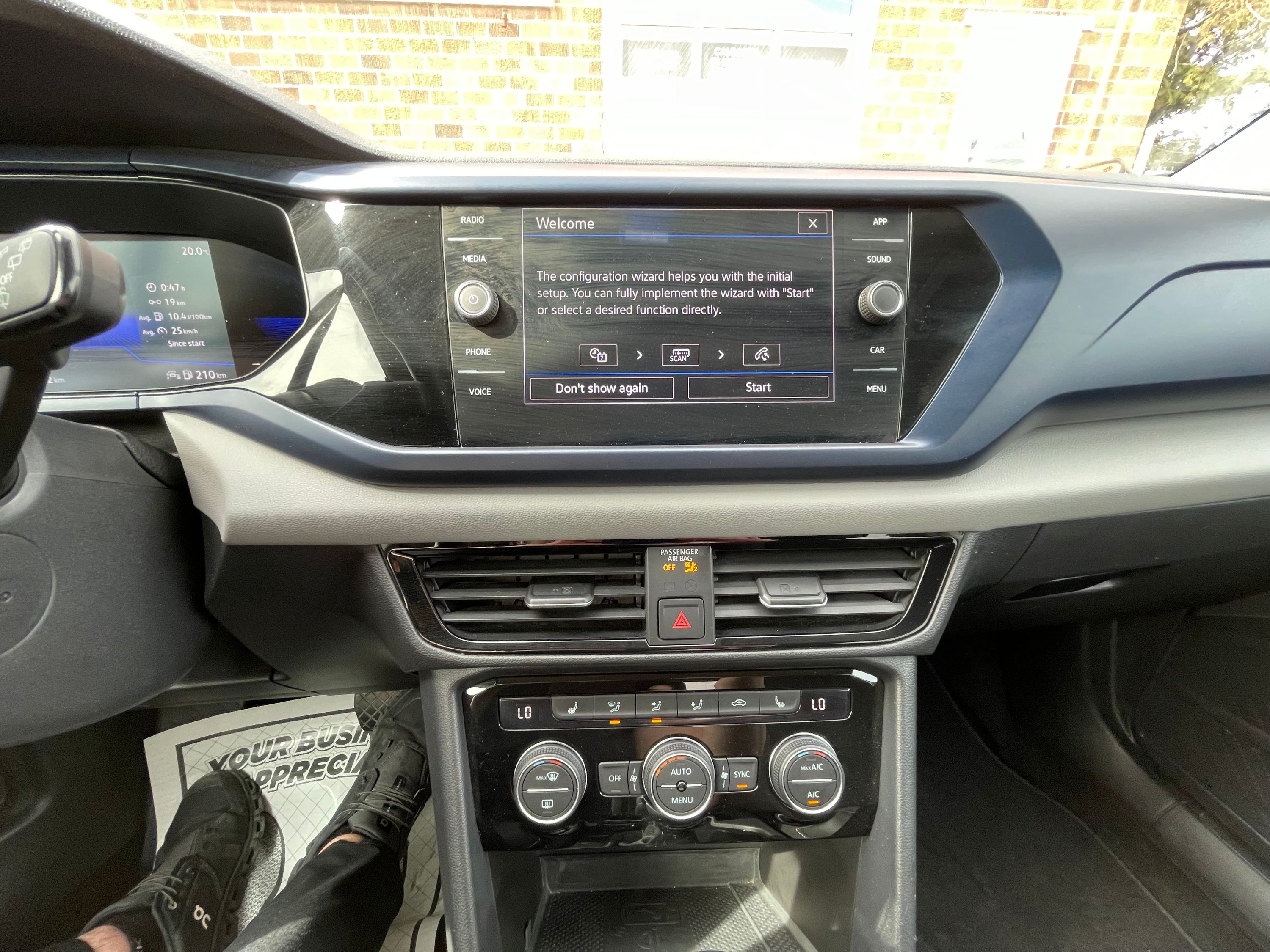 2022 Volkswagen Taos - Image 26