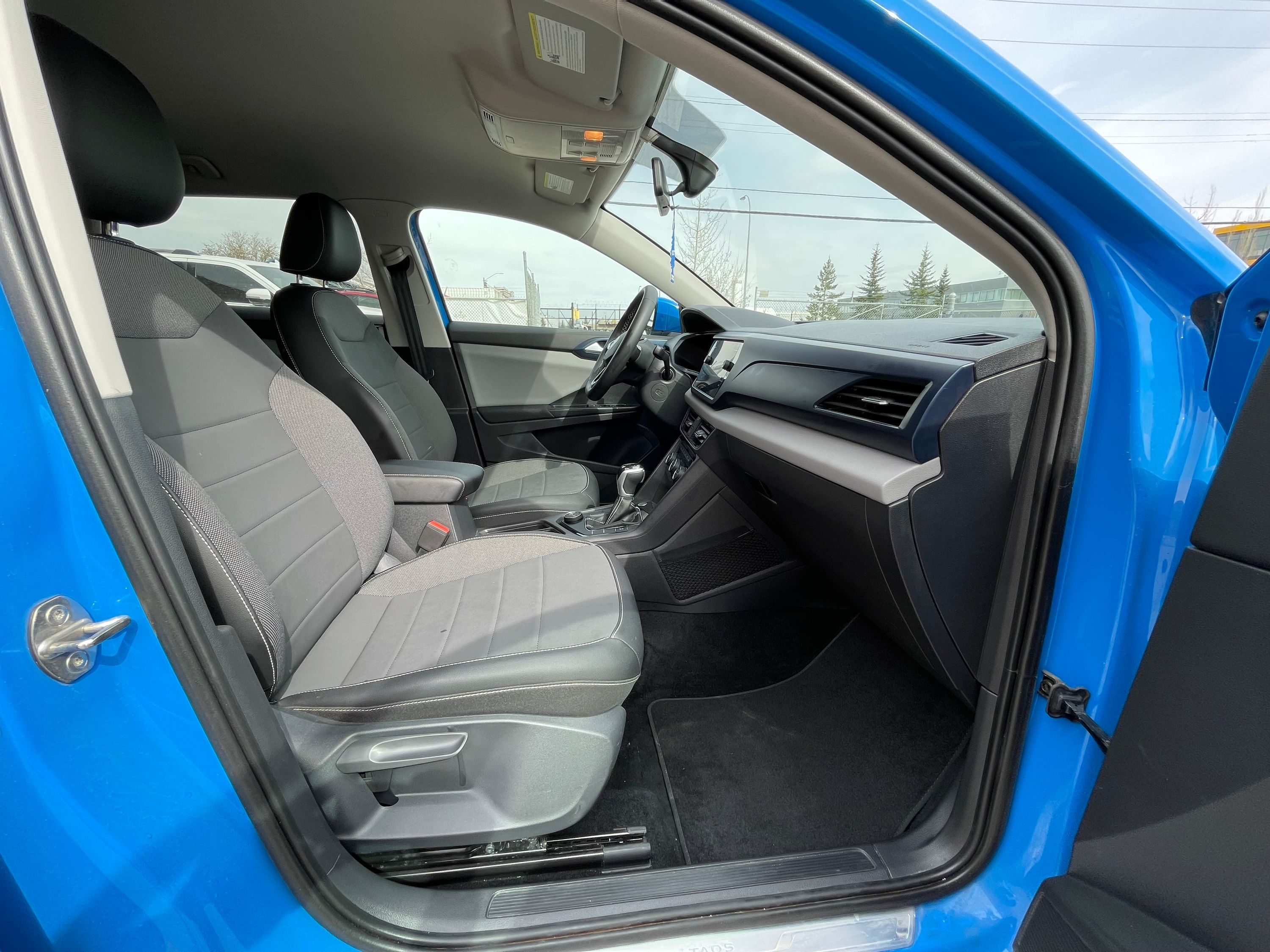2022 Volkswagen Taos - Image 23