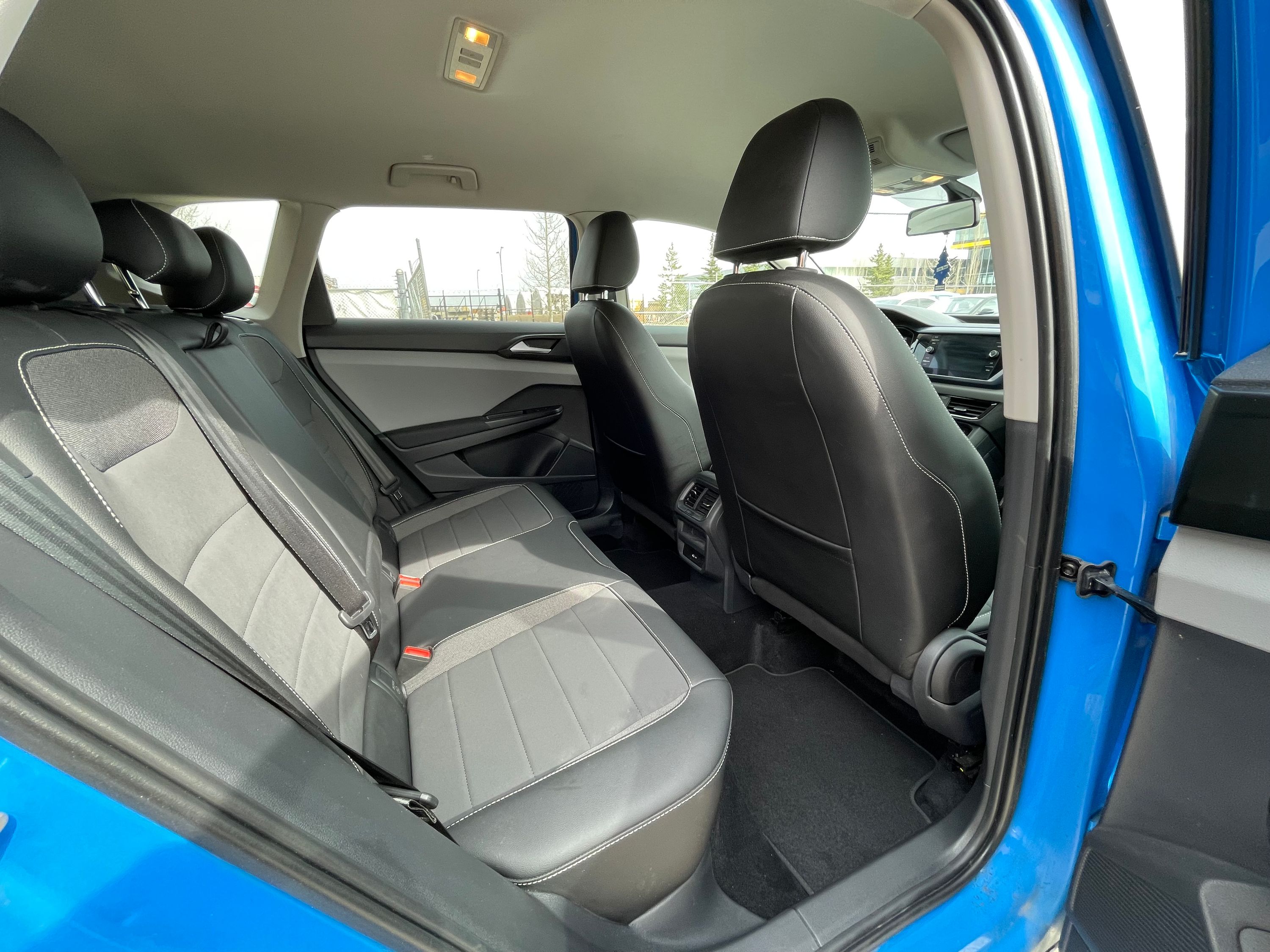 2022 Volkswagen Taos - Image 19