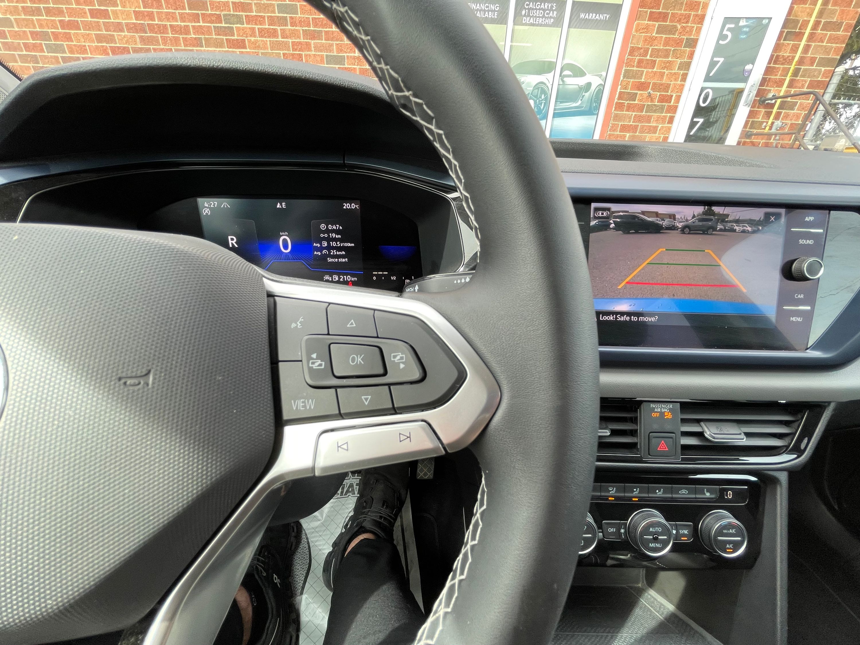 2022 Volkswagen Taos - Image 28