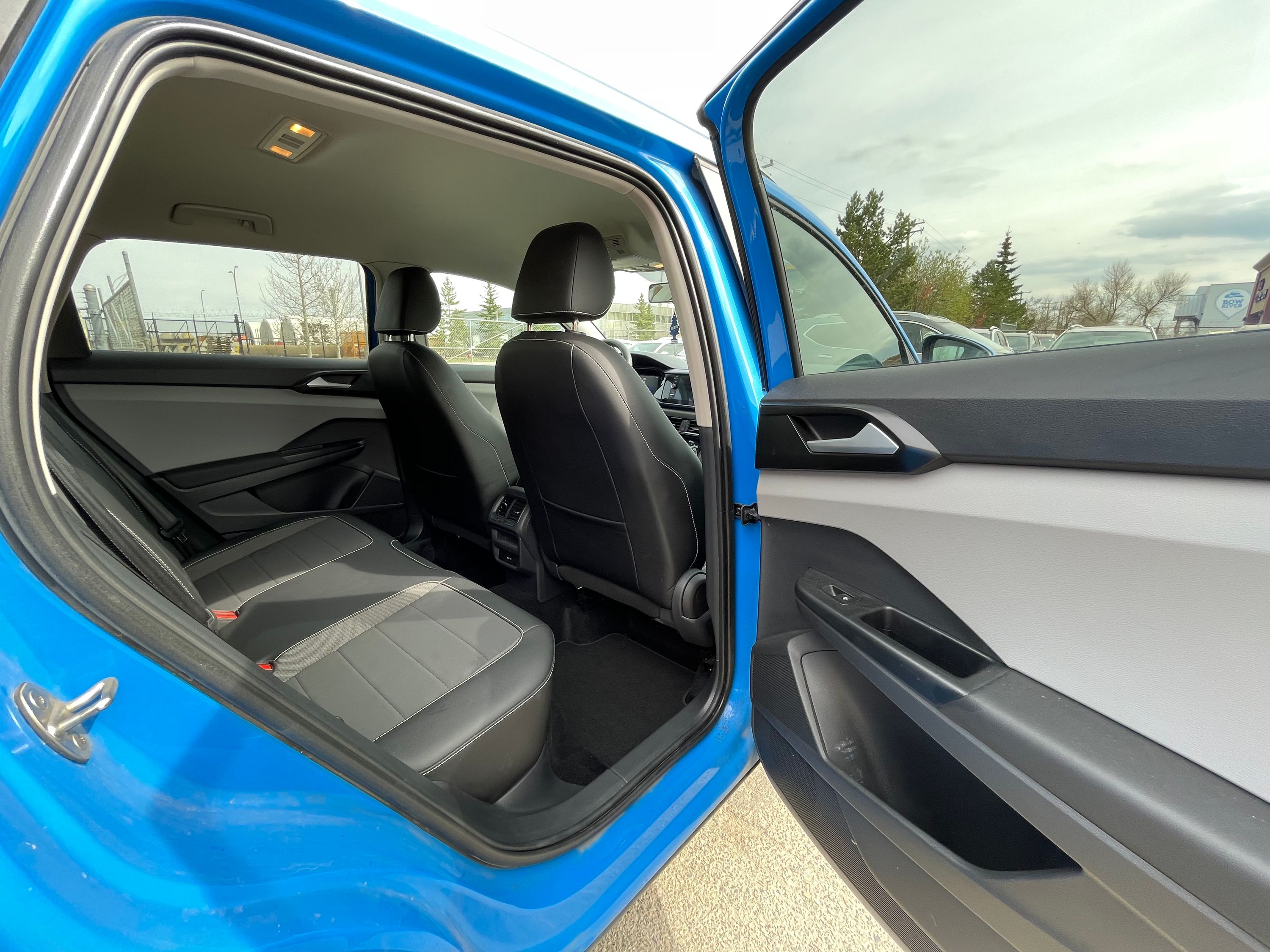 2022 Volkswagen Taos - Image 18