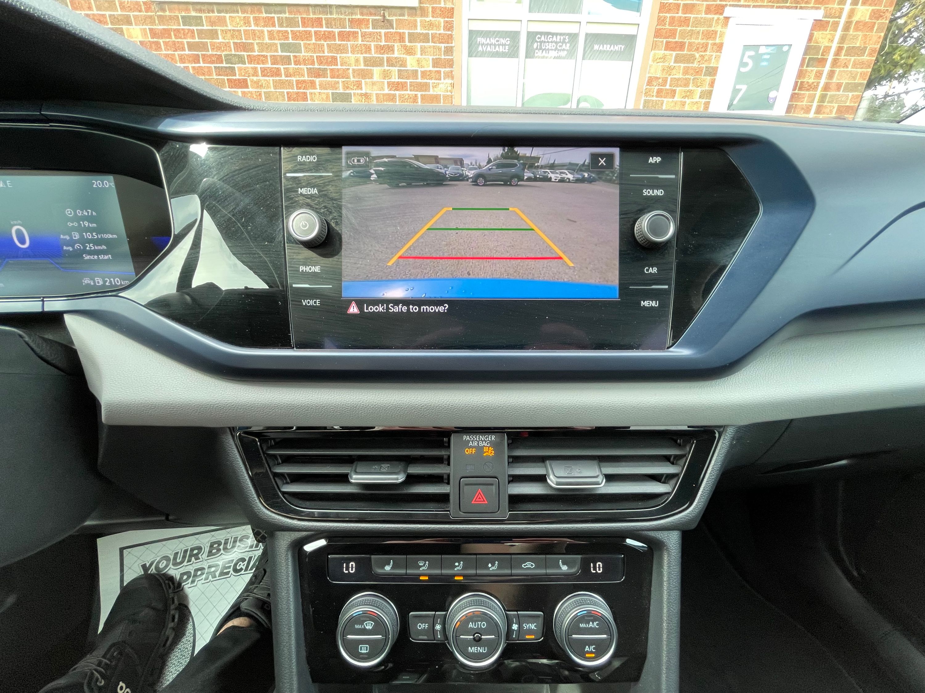2022 Volkswagen Taos - Image 27