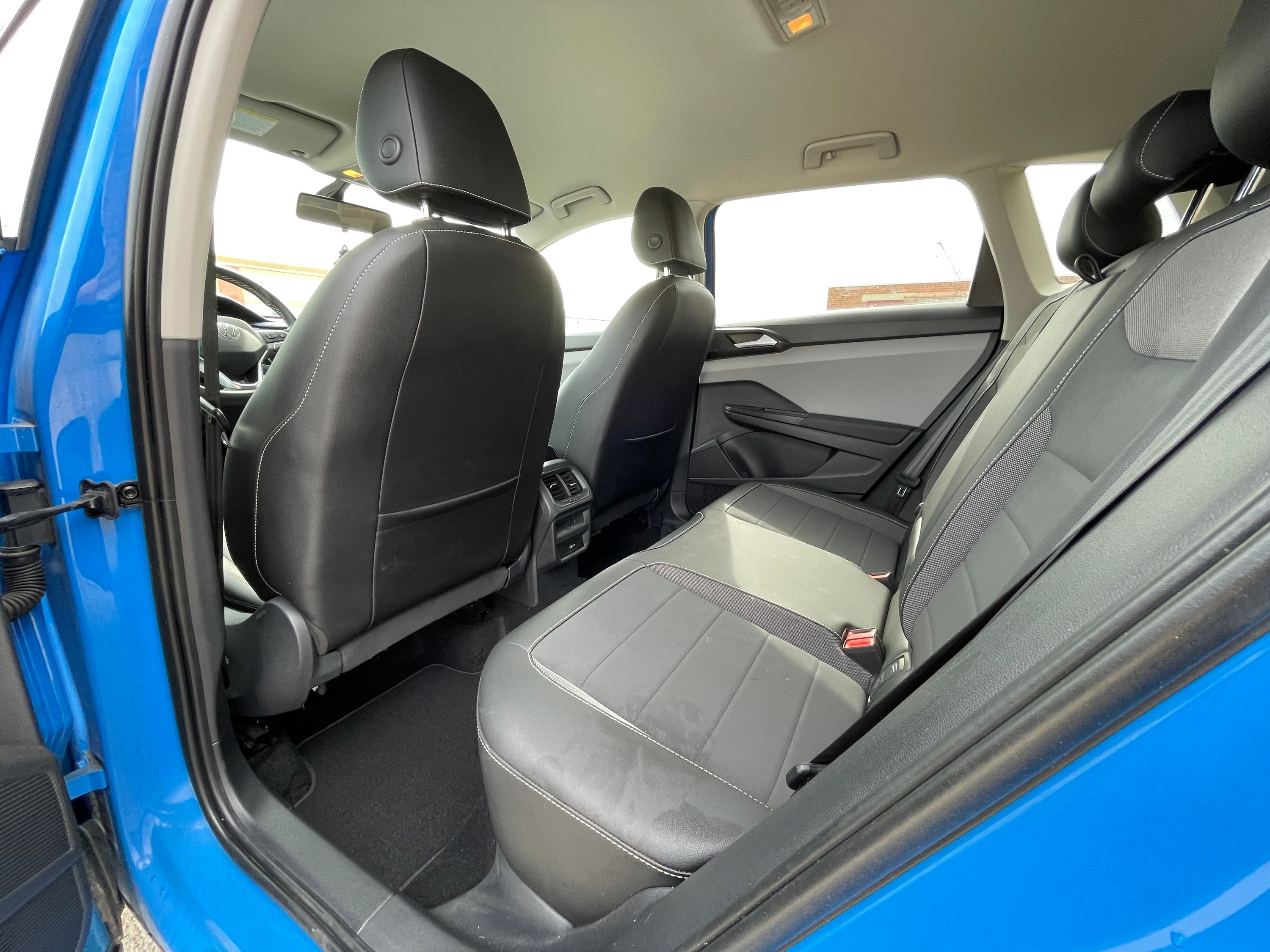 2022 Volkswagen Taos - Image 16