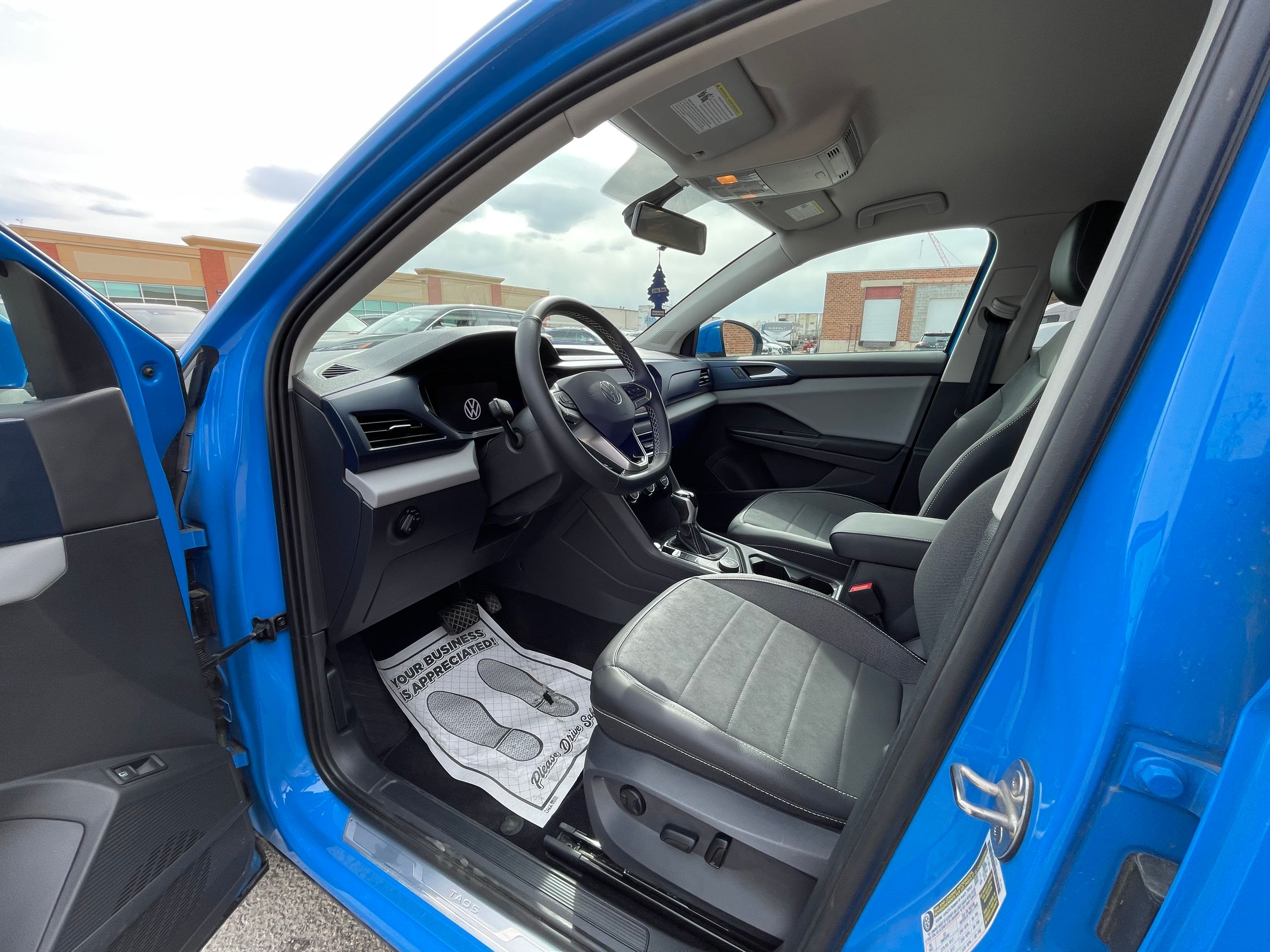 2022 Volkswagen Taos - Image 11
