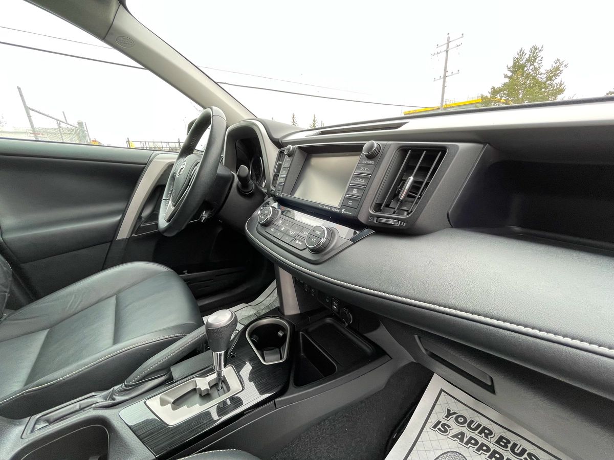2016 Toyota RAV4 - Image 25