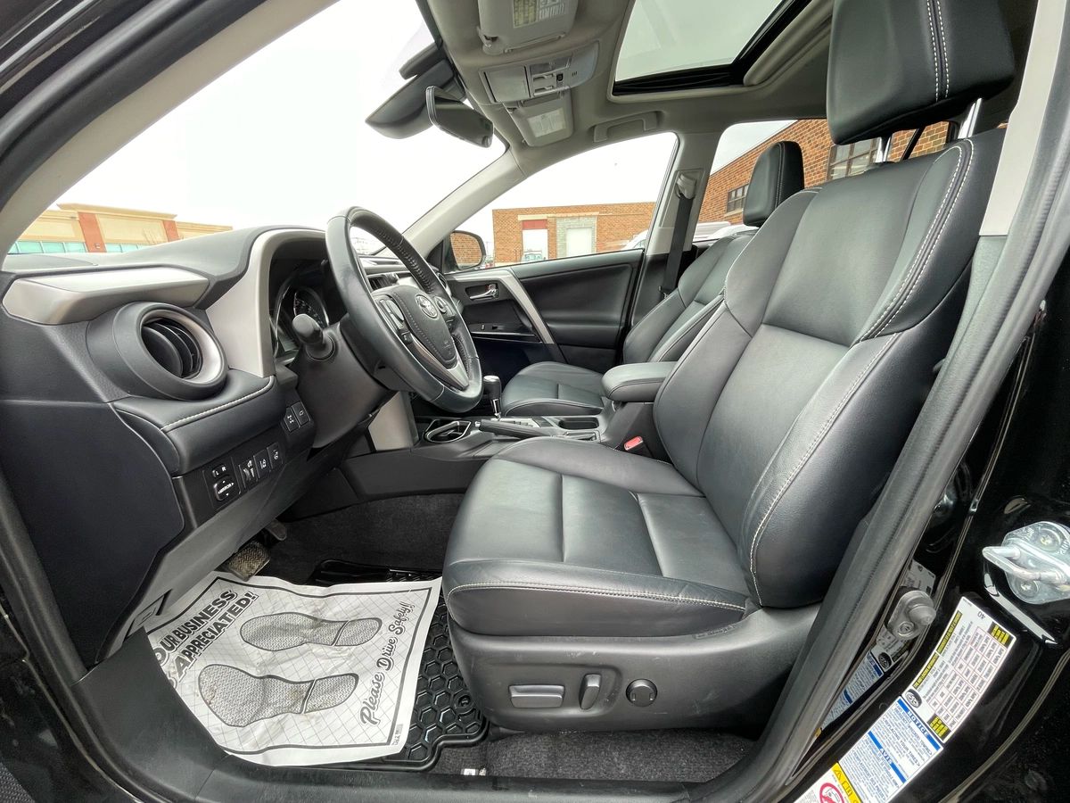 2016 Toyota RAV4 - Image 13