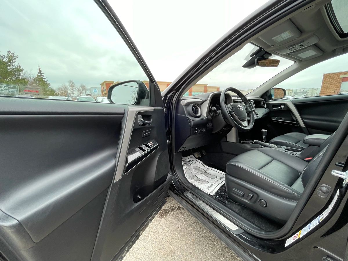 2016 Toyota RAV4 - Image 12