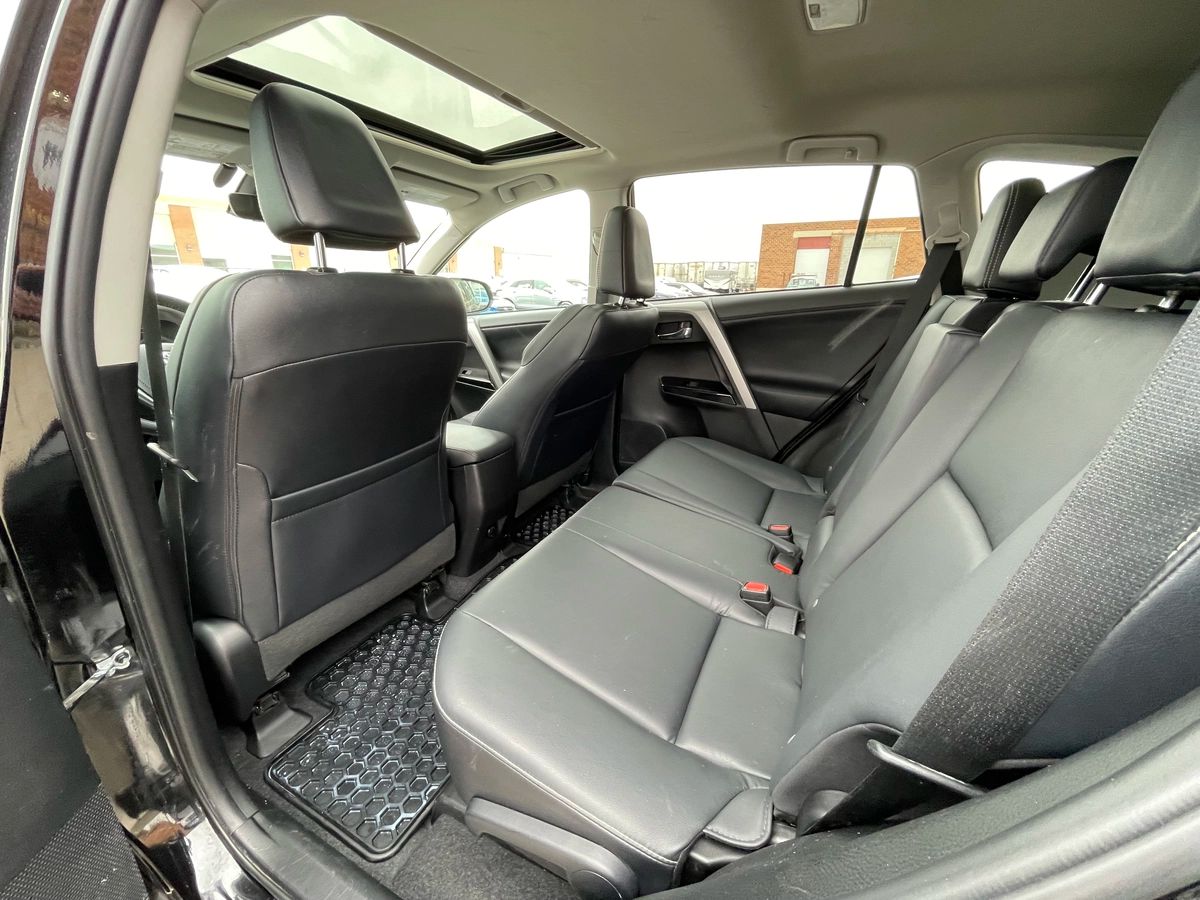 2016 Toyota RAV4 - Image 14