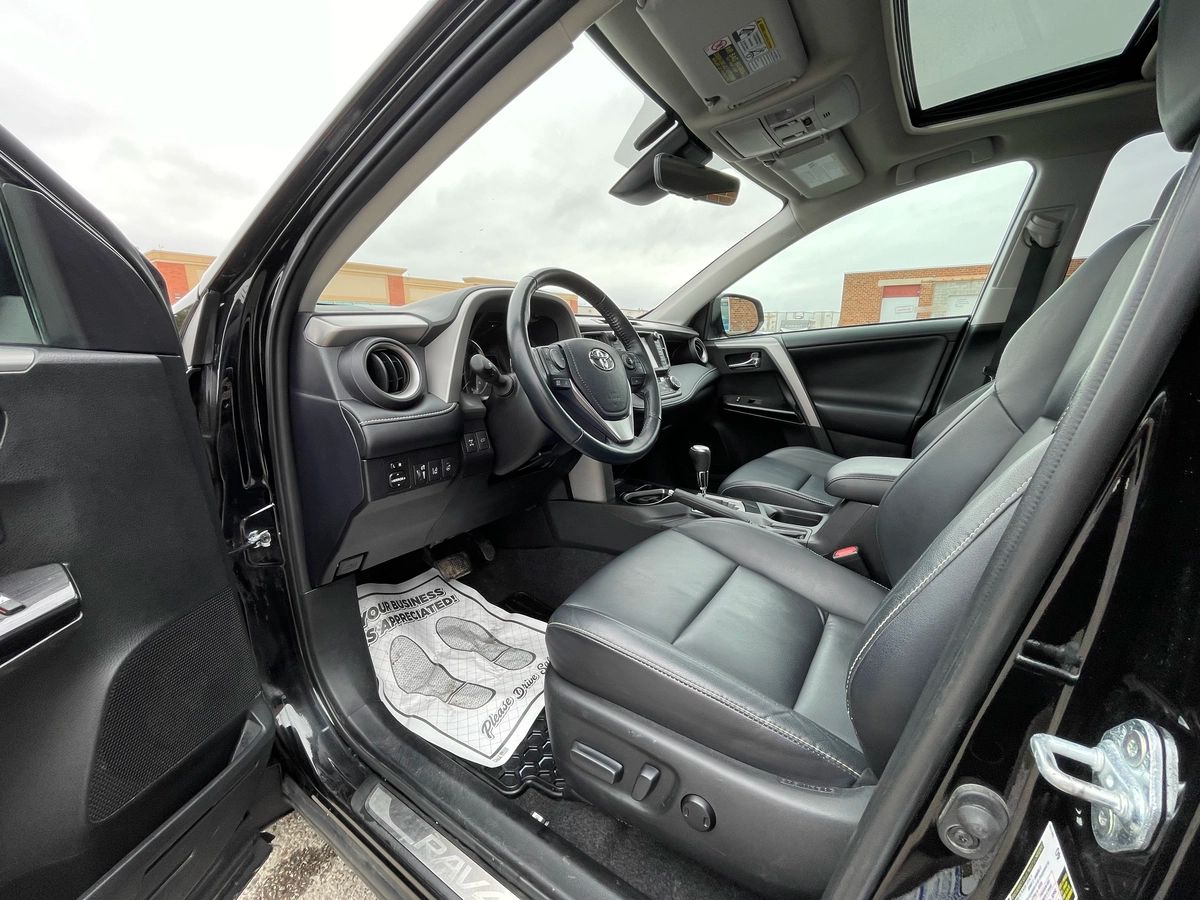 2016 Toyota RAV4 - Image 11