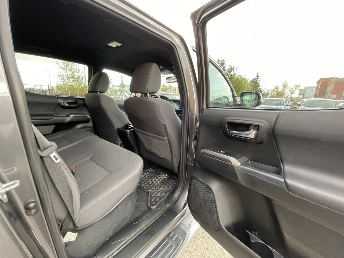 2018 Toyota Tacoma SR5 - Image 18