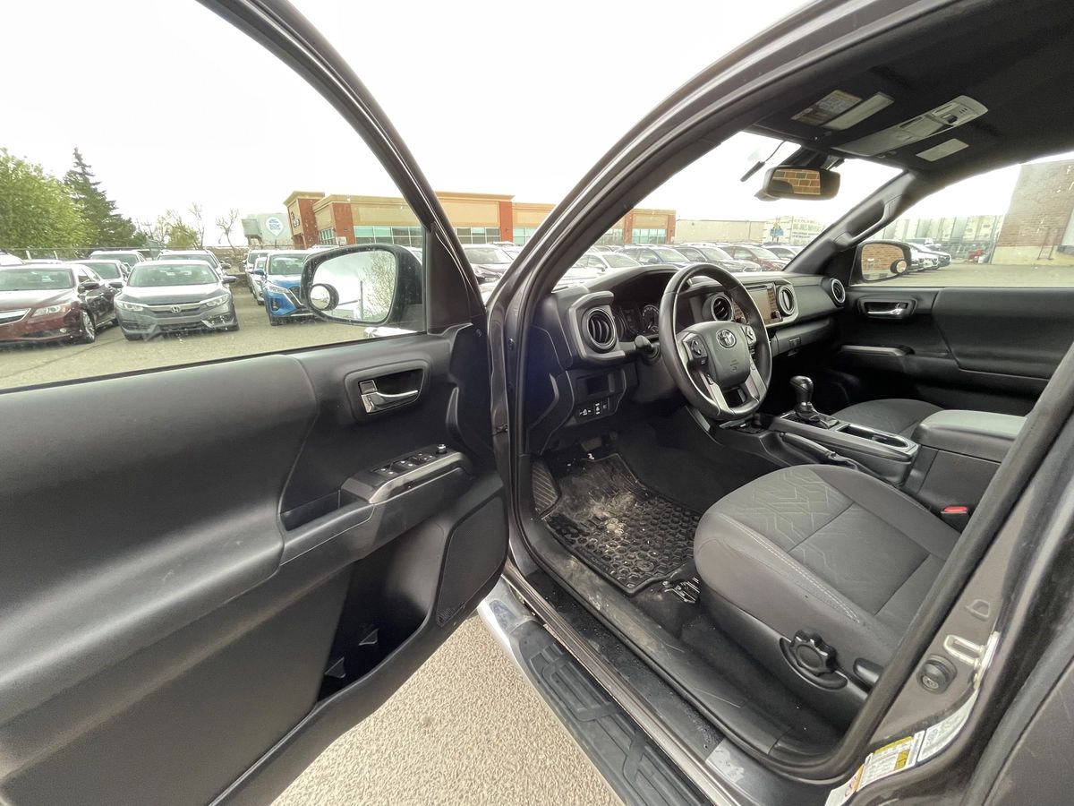 2018 Toyota Tacoma SR5 - Image 11