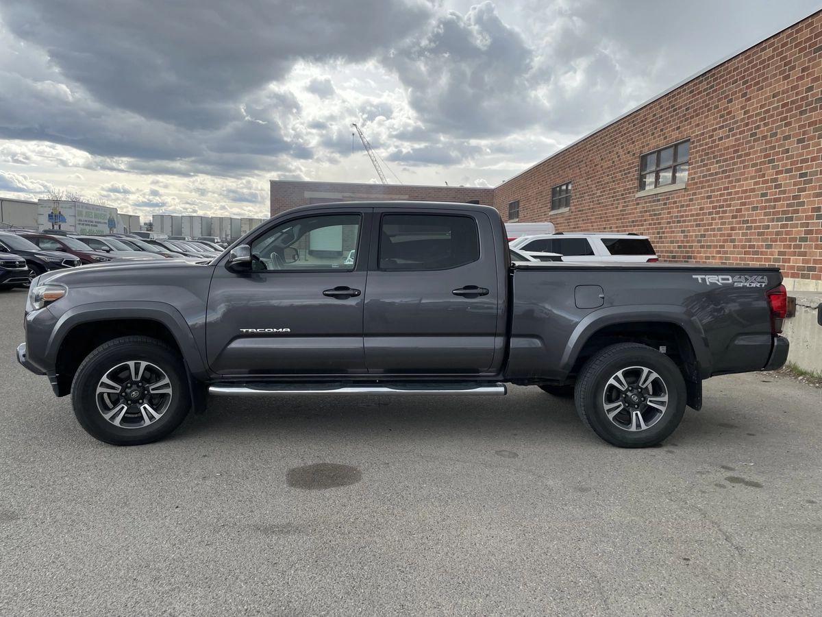 2018 Toyota Tacoma SR5 - Image 9