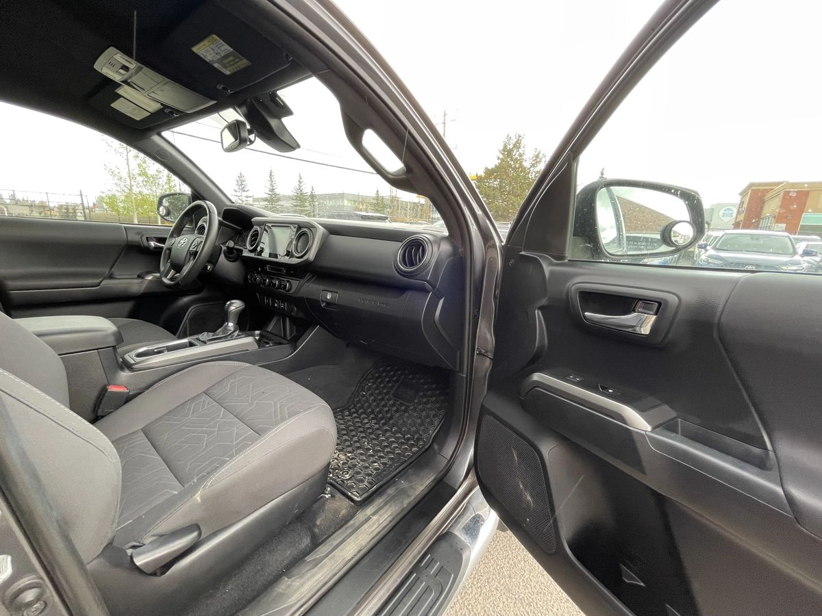 2018 Toyota Tacoma SR5 - Image 21