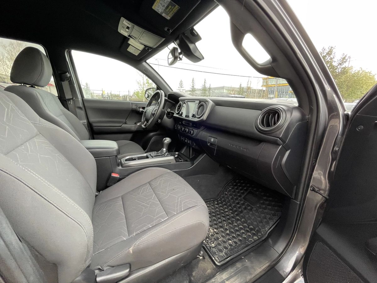 2018 Toyota Tacoma SR5 - Image 22