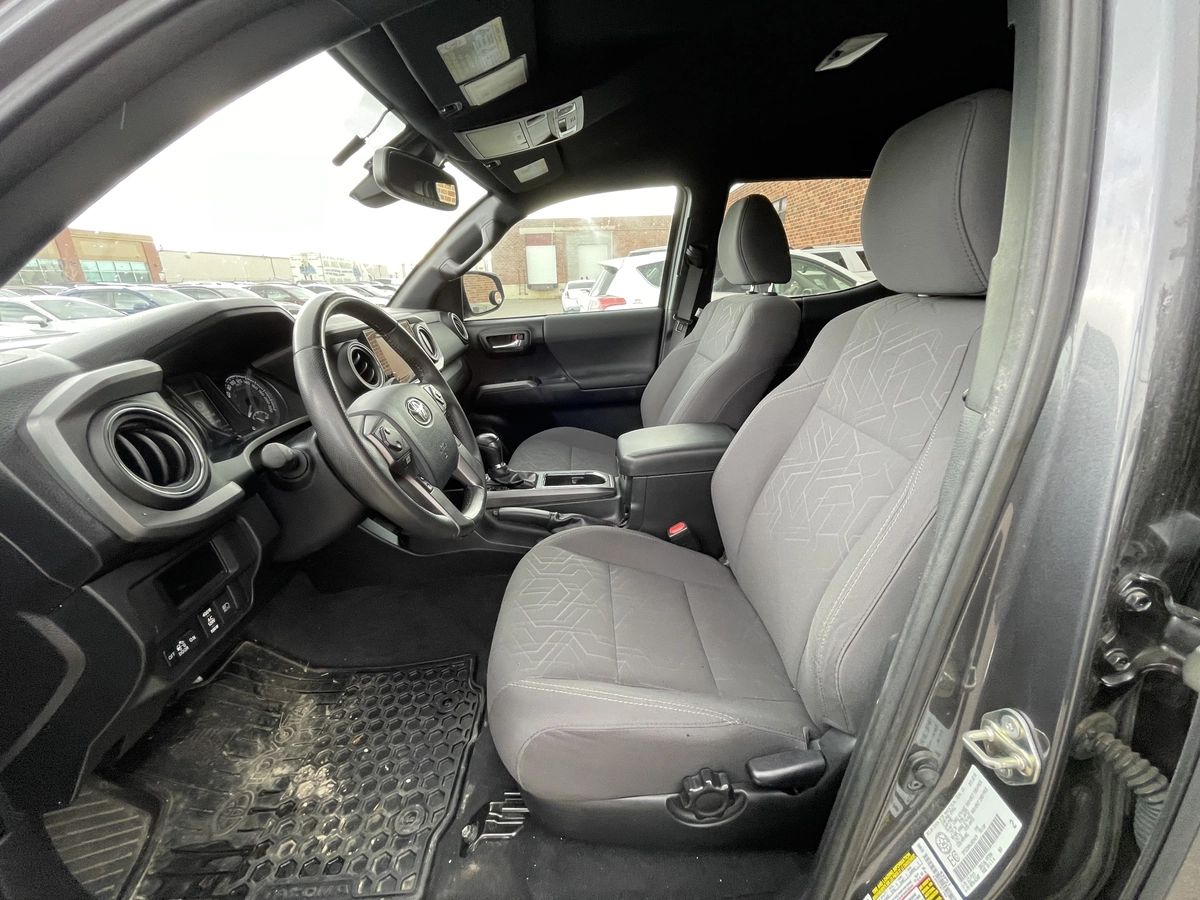 2018 Toyota Tacoma SR5 - Image 13