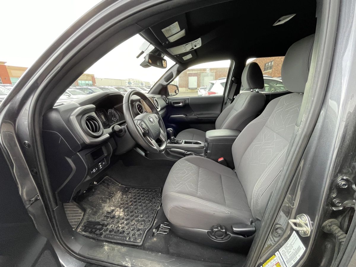 2018 Toyota Tacoma SR5 - Image 12