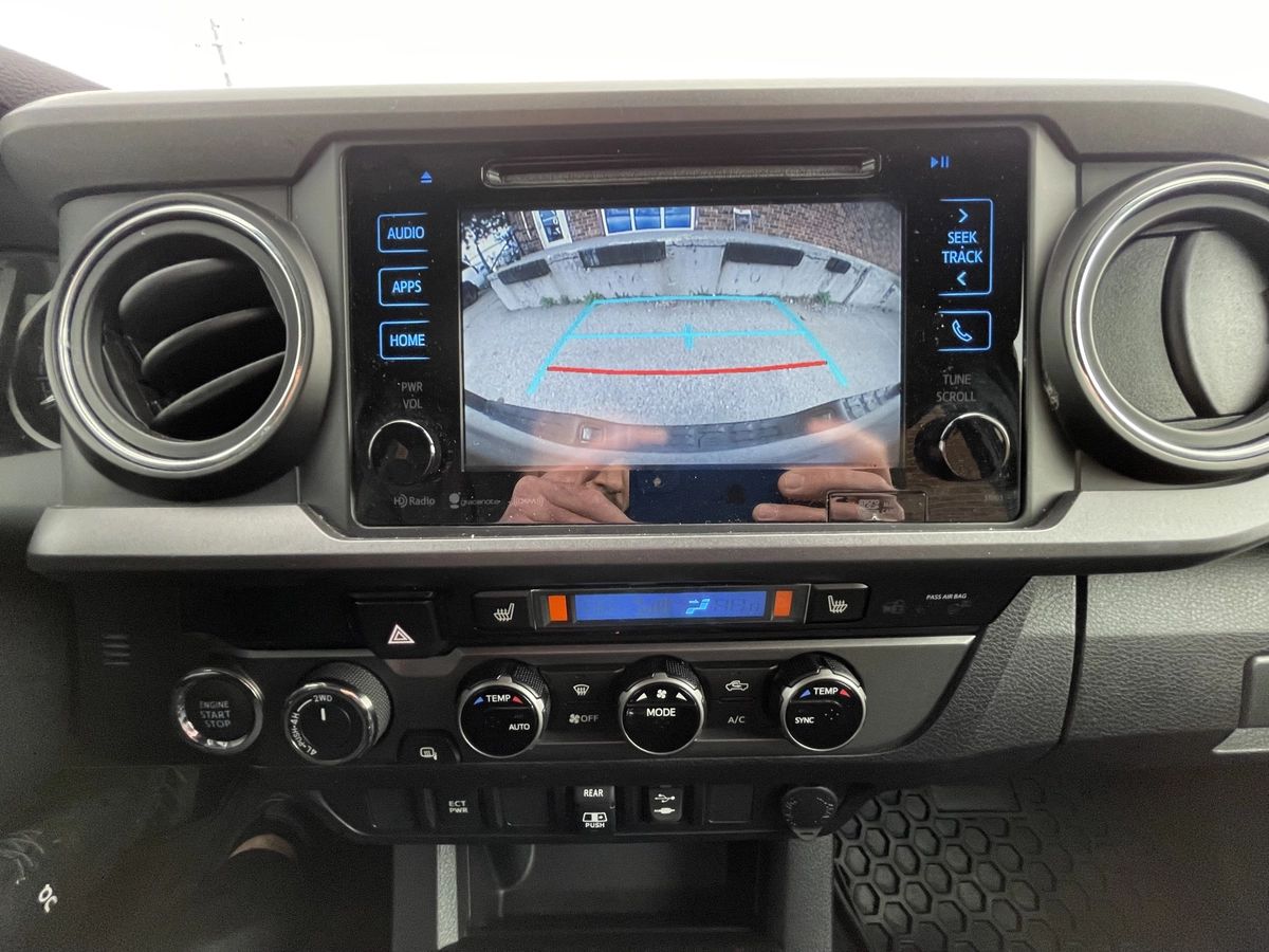 2018 Toyota Tacoma SR5 - Image 25